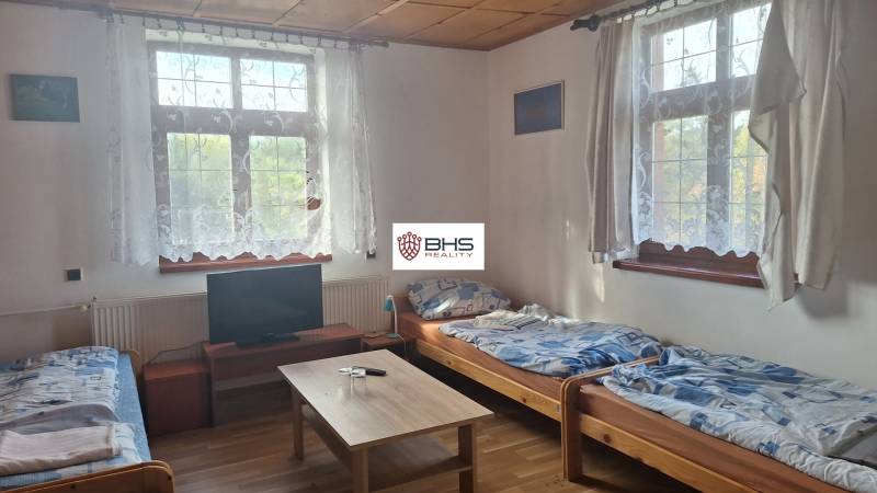 b5 izba polkos.jpg