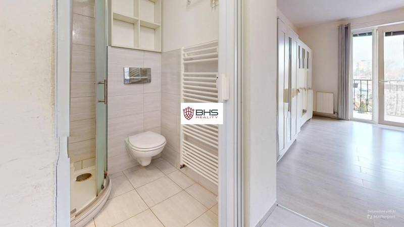 Garsonka_Bratislava_Vrakuna-Bathroom-Defurnished.jpg